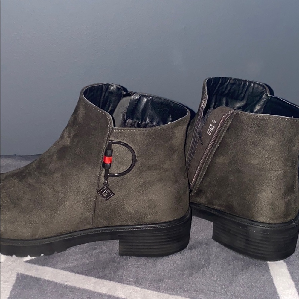 Boots - Picture 6 of 7